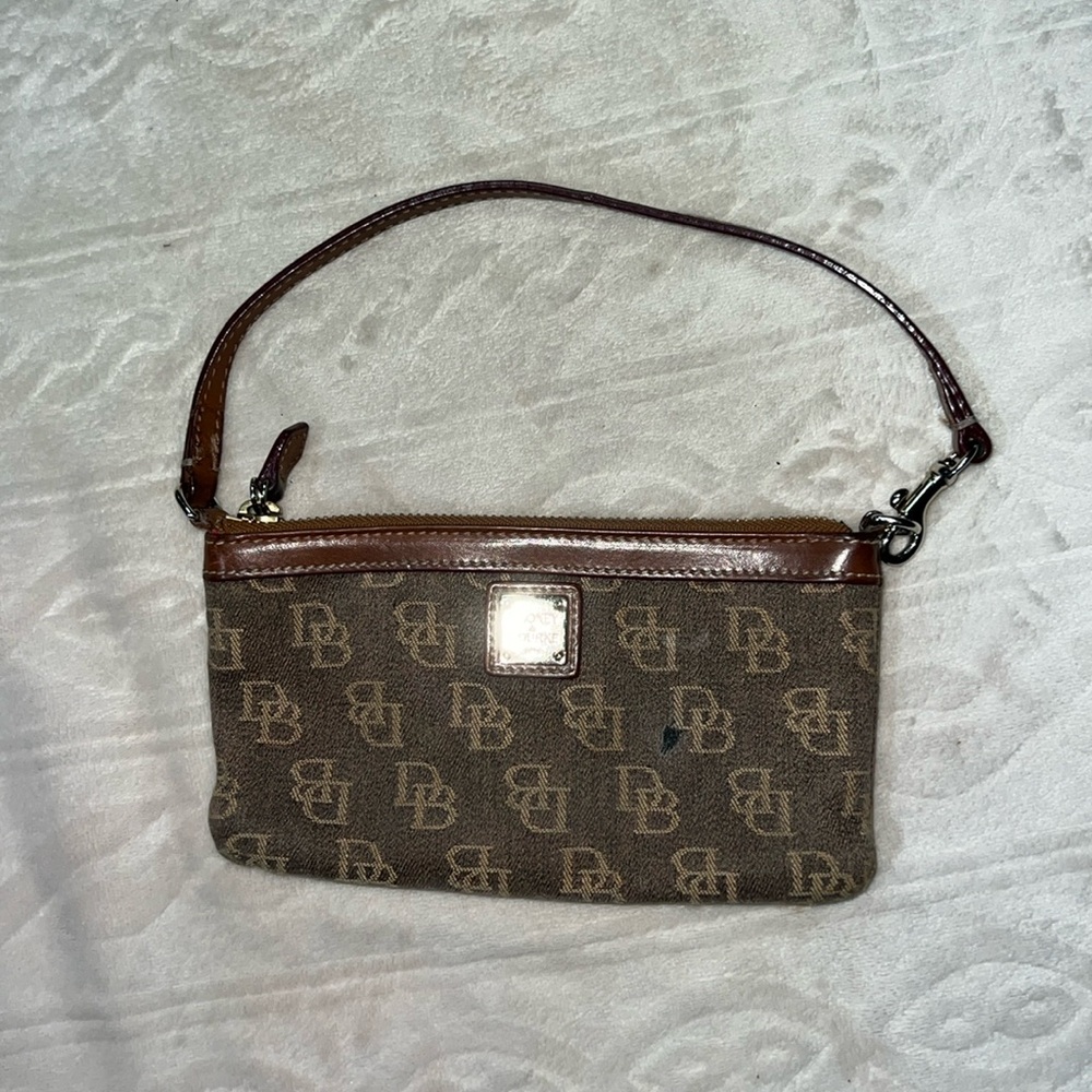 Dooney‎ & Bourke wristlet